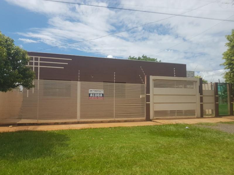 Casa para alugar com 3 quartos, 250m² - Foto 1