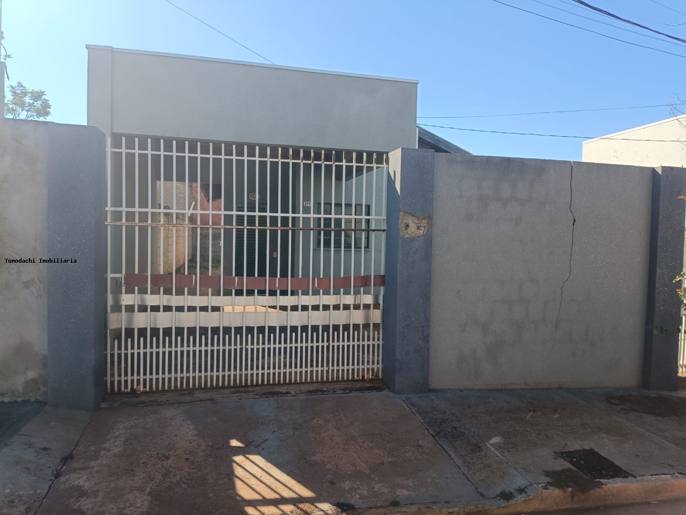 Casa para alugar com 2 quartos, 200m² - Foto 1